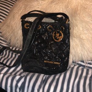 Michael Kors jaw string cross body purse